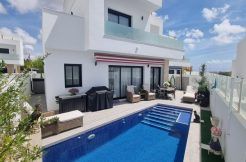 a-vendre-jolie-villa-moderne-piscine-solarium