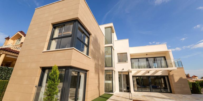 2-Villa luxe Torrevieja – 430m² – Piscine débordement