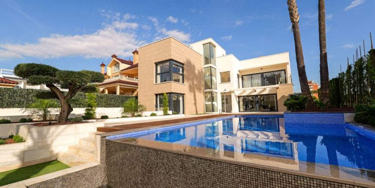 6-Villa de luxe Torrevieja – 430m² – Piscine débordement – Vue mer